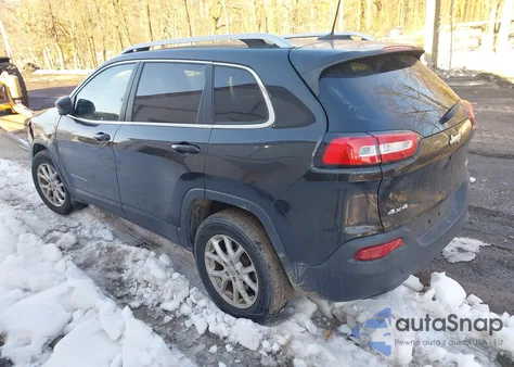 2016 Jeep Cherokee Latitude z USA, uszkodzony, nr VIN 1C4PJMCS2GW333937